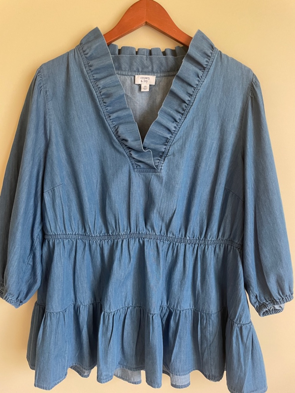 crown & ivy Light Blue Ruffle V-Neck Peplum Top